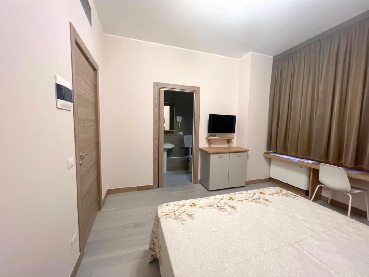 Sissi Comfort Rooms Foresteria Lombarda Monza Exteriér fotografie